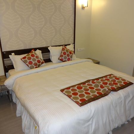 Buhari Royale Boutique Hotel Madrás Exterior foto